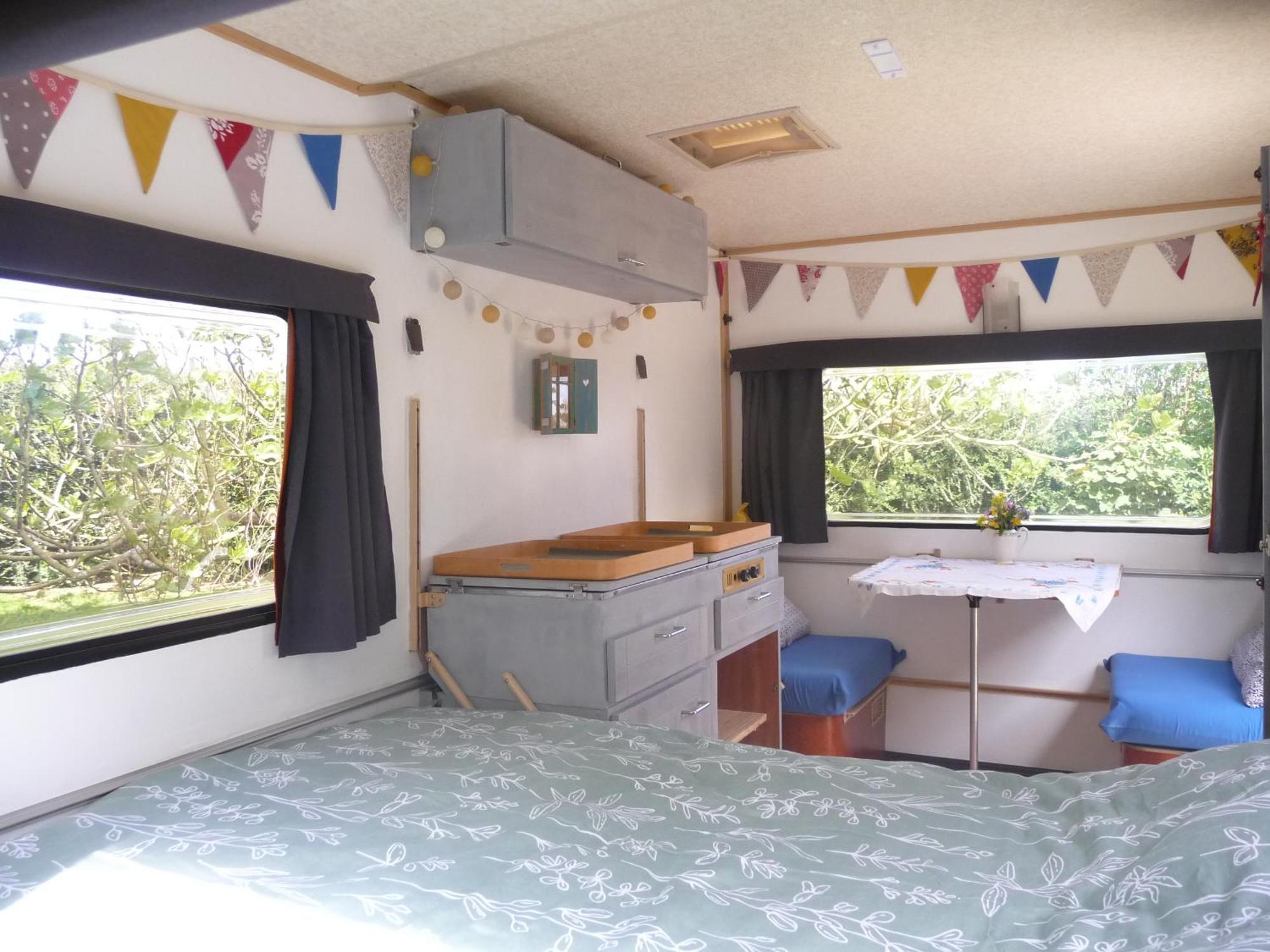 Bretagne Chambre D'Hotes Suite 53M2 Et Caravane Vintage Avec Cuisine Et Salle De Bains Privees Brittany B&B 53M2 Suite And Vintage Caravan Glamping With Private Kitchen And Bathroom Pleumeur-Gautier Ngoại thất bức ảnh